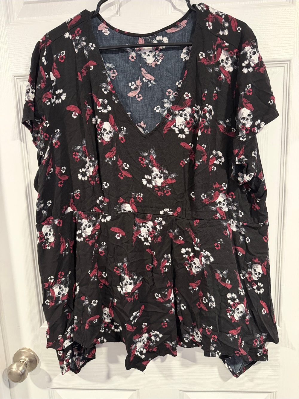 Torrid Womens Black Floral & Skull V-Neck Top